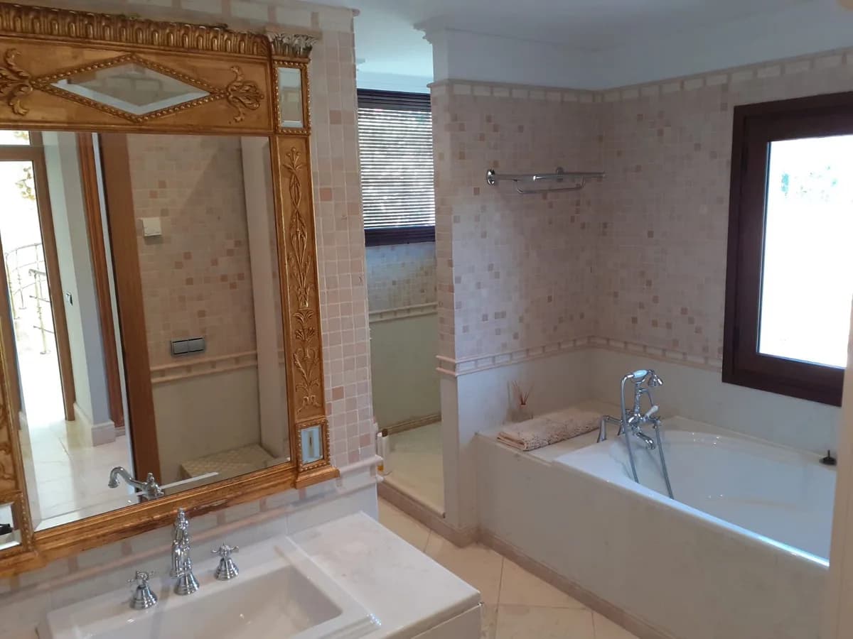 4 Bedroom Detached Villa for Sale in Estepona, Málaga - Image 6