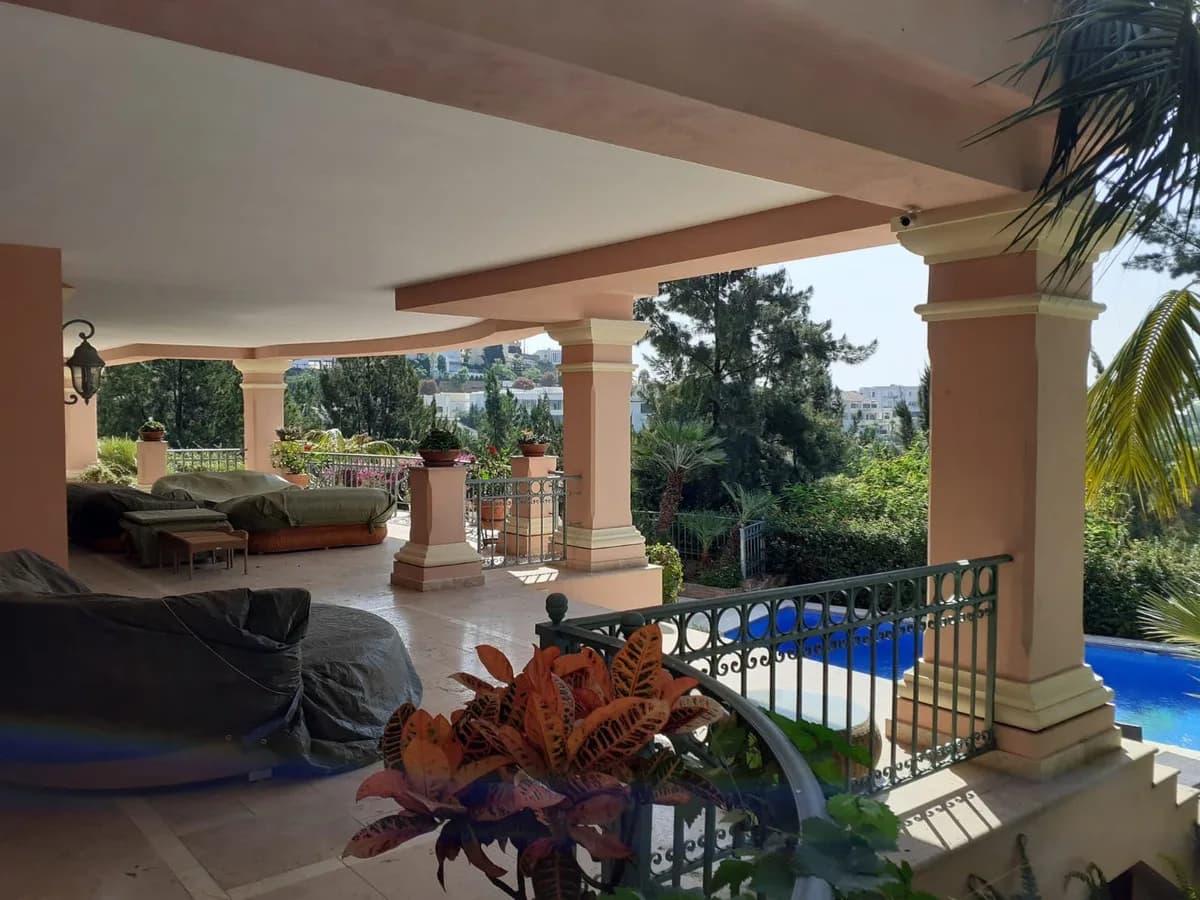 4 Bedroom Detached Villa for Sale in Estepona, Málaga - Image 7