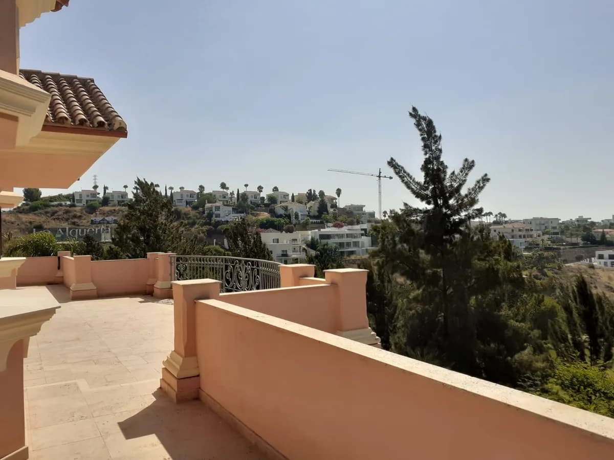 4 Bedroom Detached Villa for Sale in Estepona, Málaga - Image 9