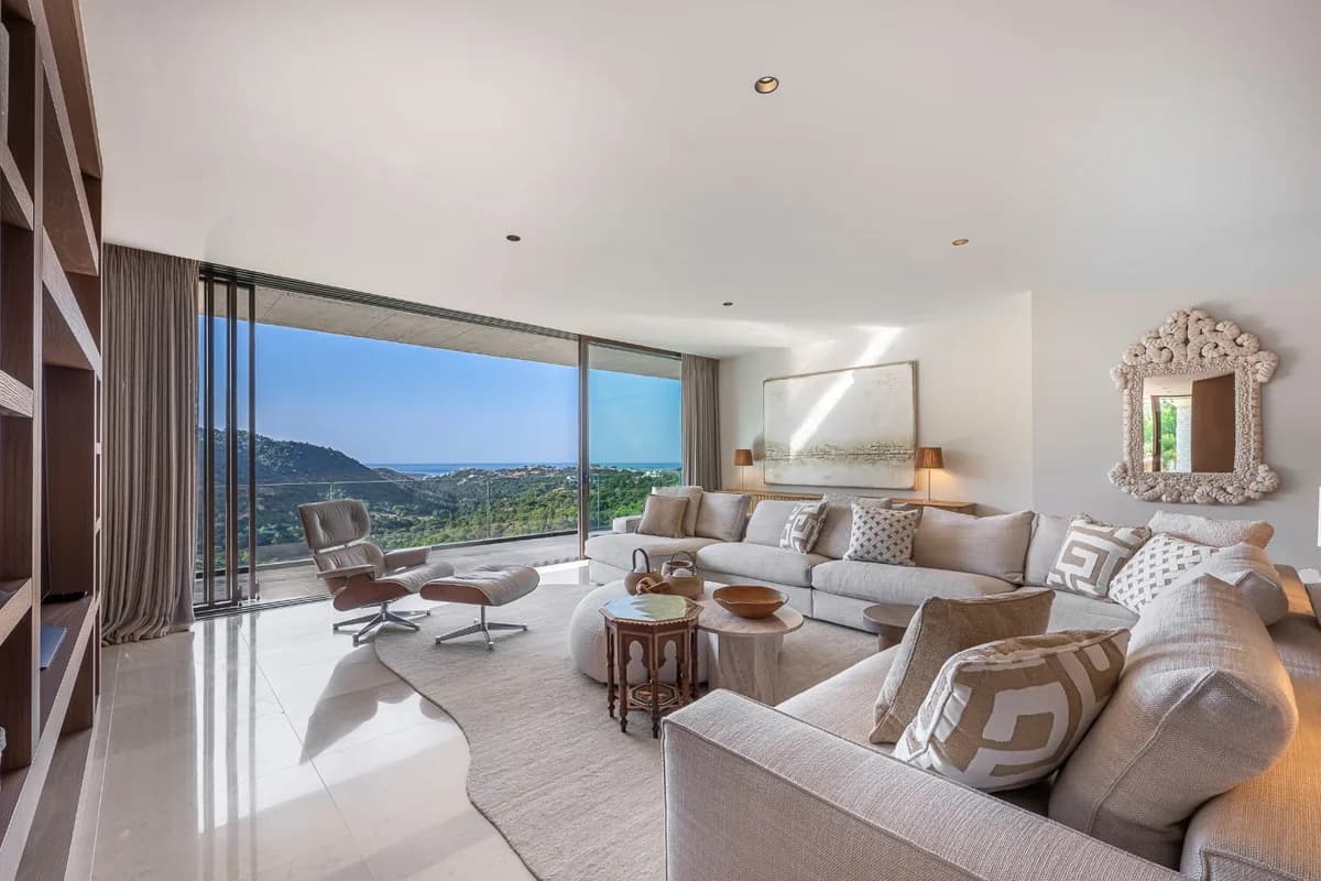 4 Bedroom Detached Villa for Sale in Benahavís, Málaga - Image 2