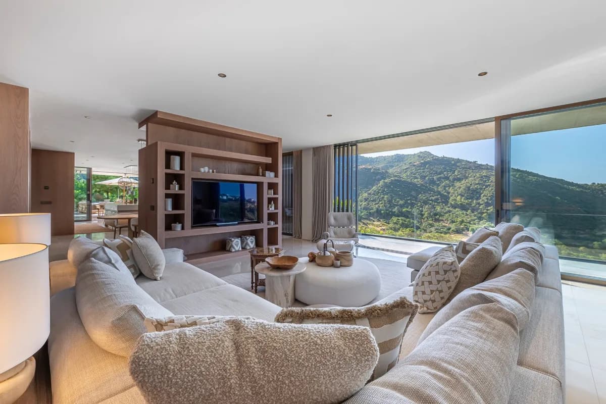 4 Bedroom Detached Villa for Sale in Benahavís, Málaga - Image 6