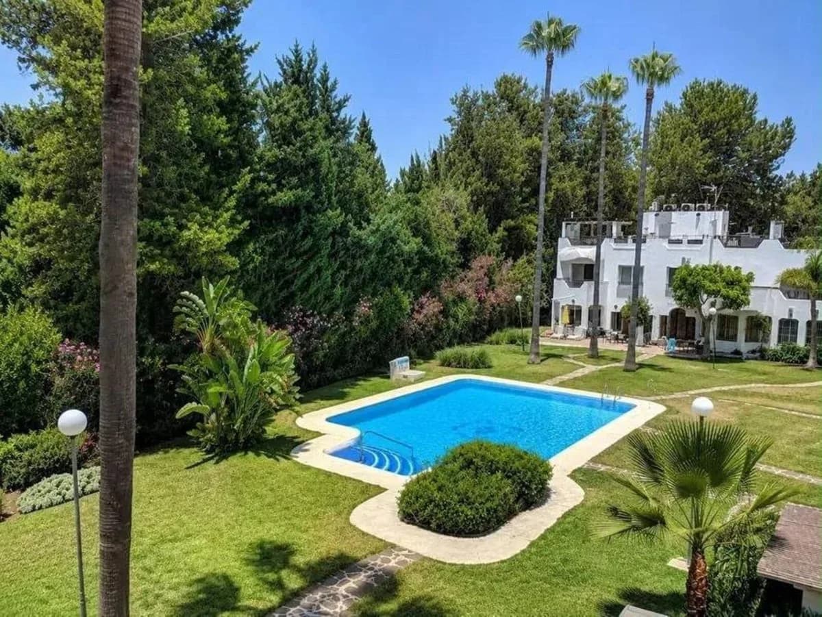 4 Bedroom Townhouse for Sale in Nueva Andalucía, Málaga
