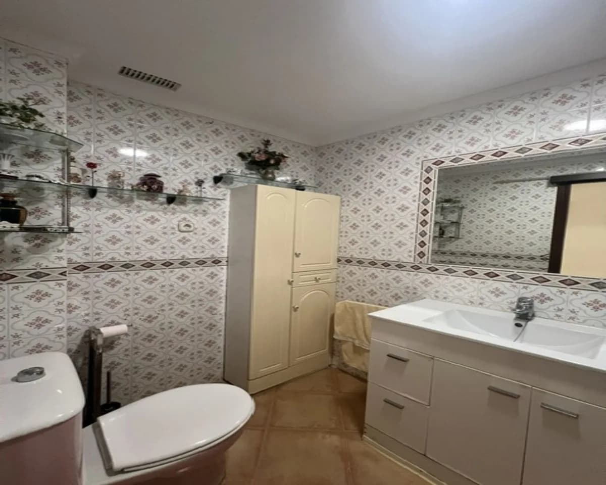 3 Bedroom Middle Floor Apartment for Sale in El Palo, Málaga - Image 6