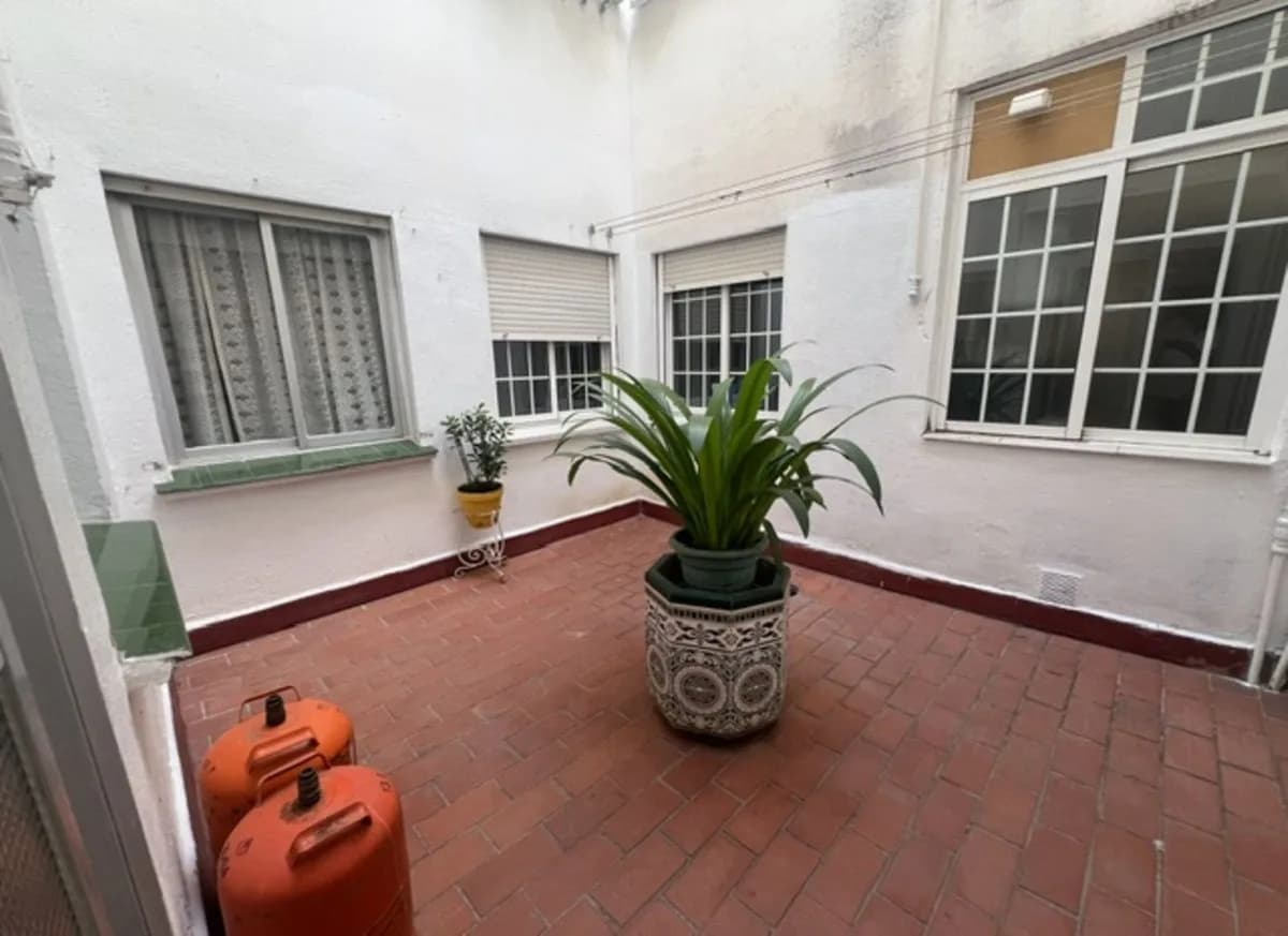 3 Bedroom Middle Floor Apartment for Sale in El Palo, Málaga - Image 9