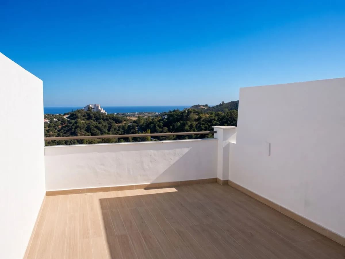 1 Bedroom Penthouse Duplex for Sale in Estepona, Málaga - Image 4