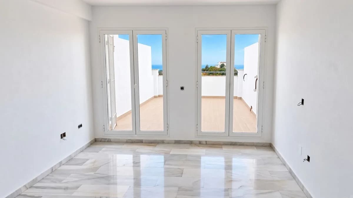 1 Bedroom Penthouse Duplex for Sale in Estepona, Málaga - Image 6
