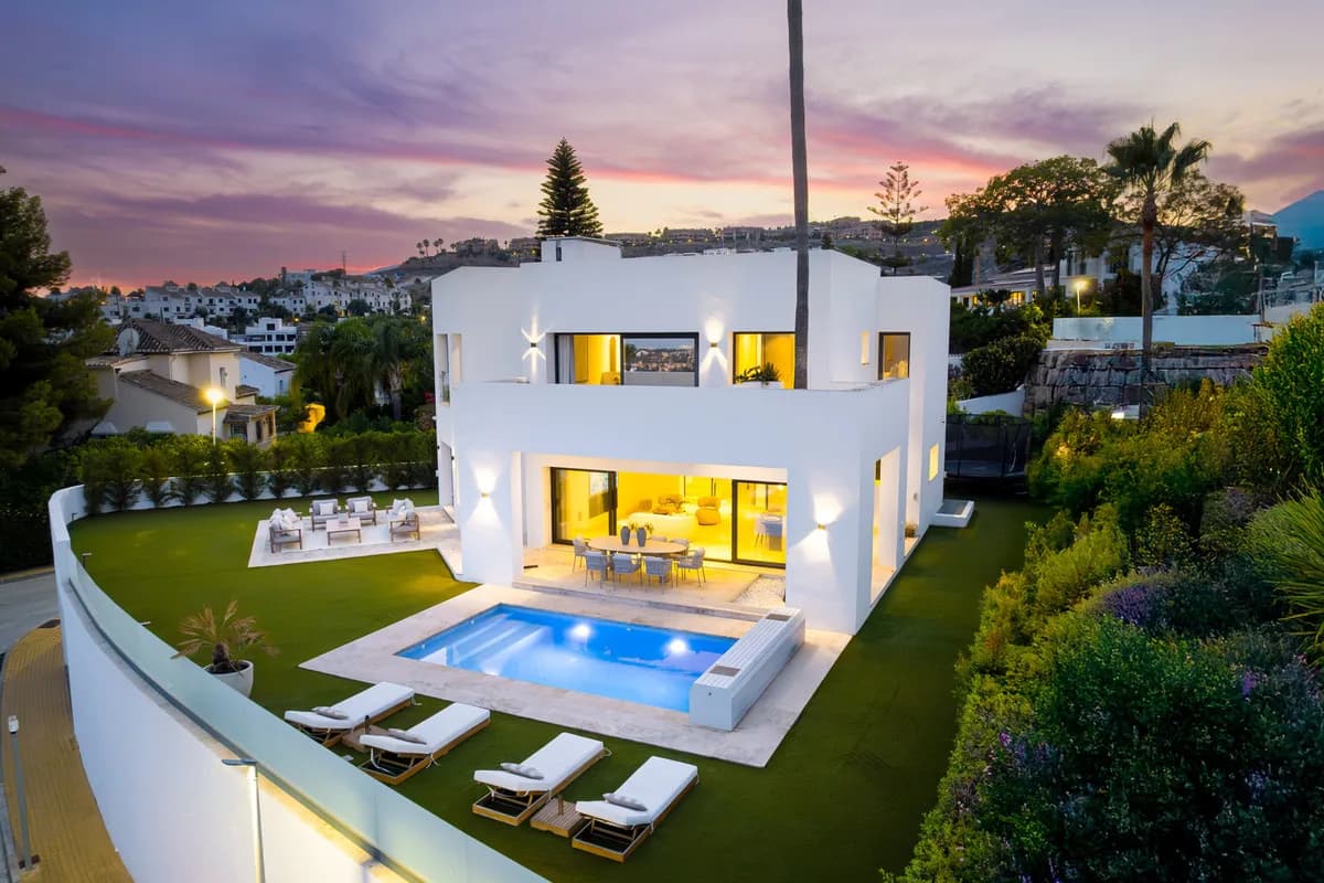 5 Bedroom Detached Villa for Sale in Benahavís, Málaga