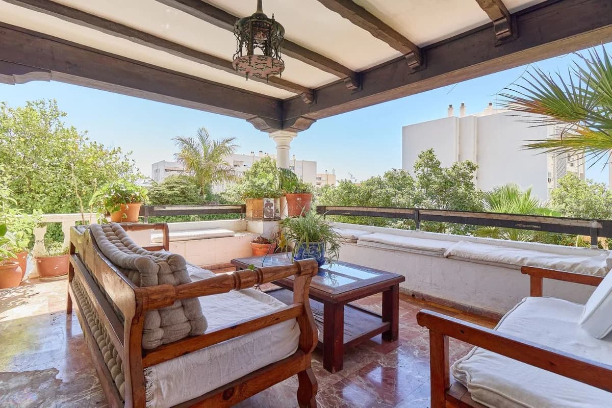 8 Bedroom Detached Villa for Sale in Marbella, Málaga - Image 2