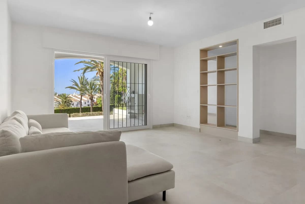 3 Bedroom Ground Floor Apartment for Sale in Nueva Andalucía, Málaga - Image 5