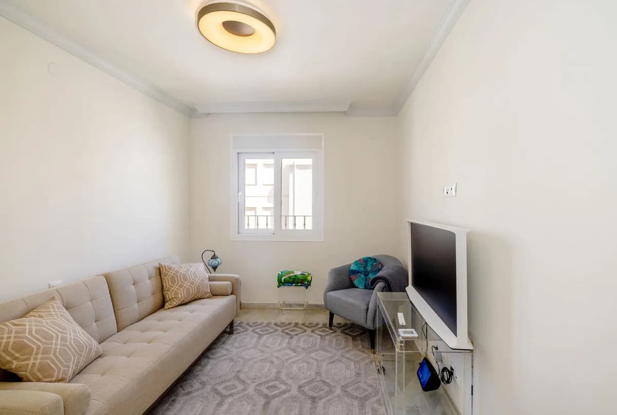 4 Bedroom Middle Floor Apartment for Sale in Marbella, Málaga - Image 3