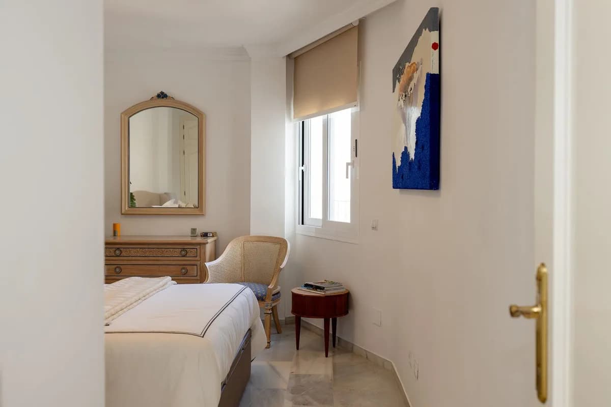 4 Bedroom Middle Floor Apartment for Sale in Marbella, Málaga - Image 7