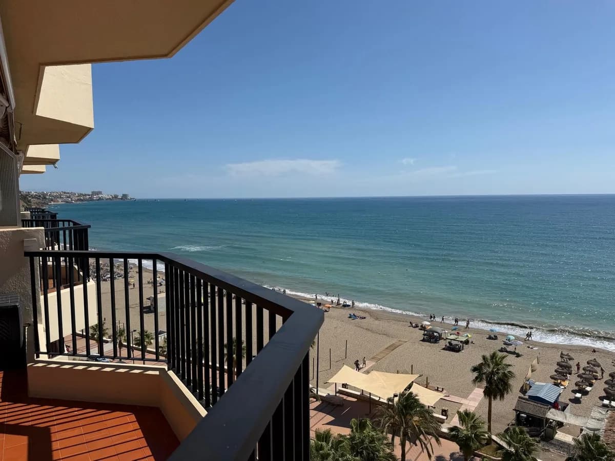 21 Bedroom Top Floor Apartment for Sale in Fuengirola, Málaga - Image 6