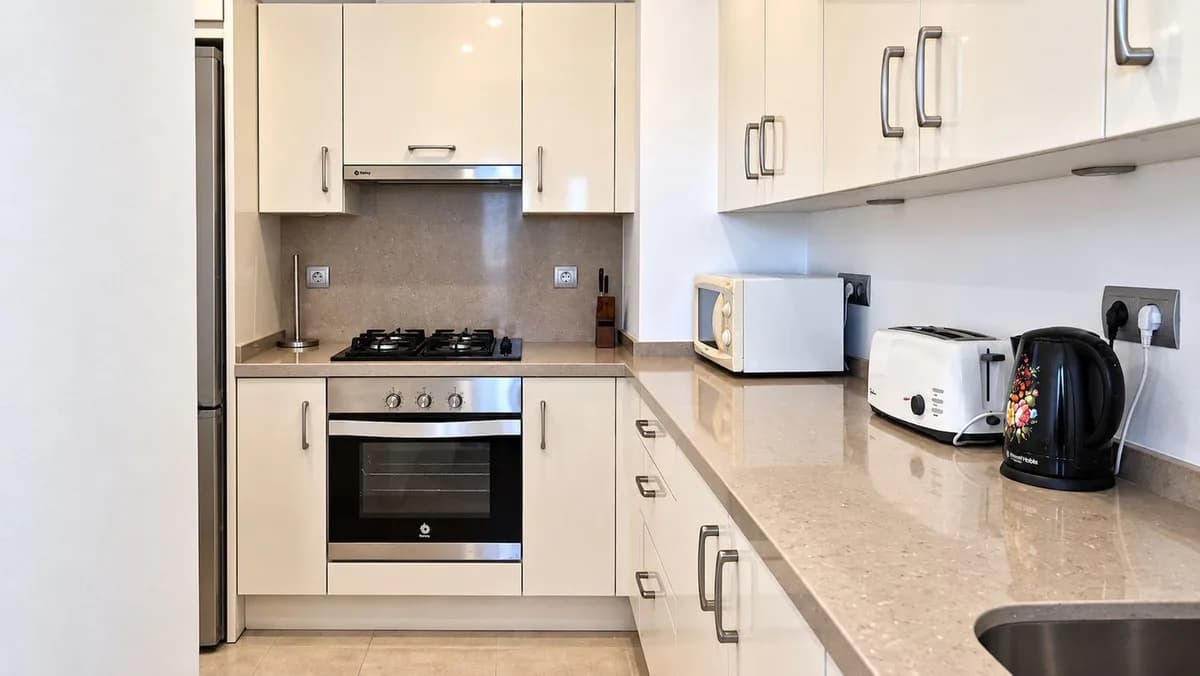 2 Bedroom Top Floor Apartment for Sale in La Duquesa, Málaga - Image 5