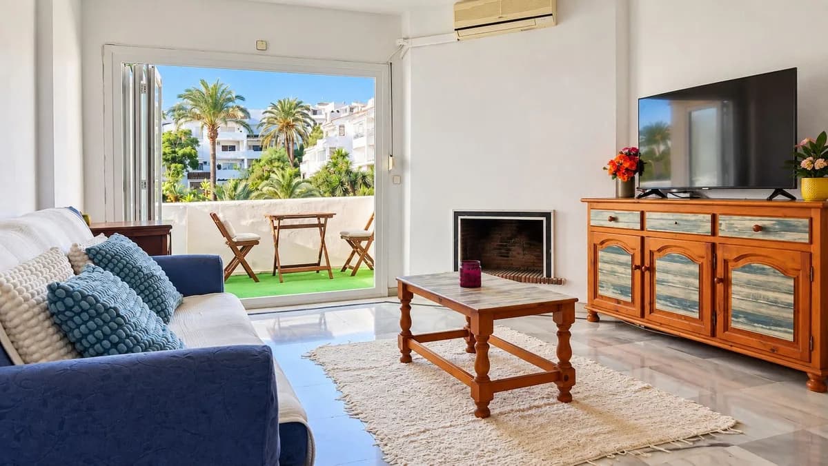 2 Bedroom Top Floor Apartment for Sale in La Duquesa, Málaga - Image 8
