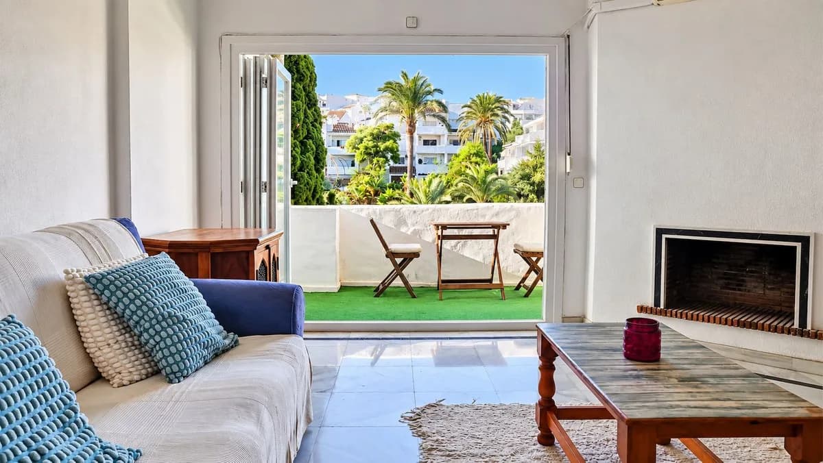 2 Bedroom Top Floor Apartment for Sale in La Duquesa, Málaga - Image 9