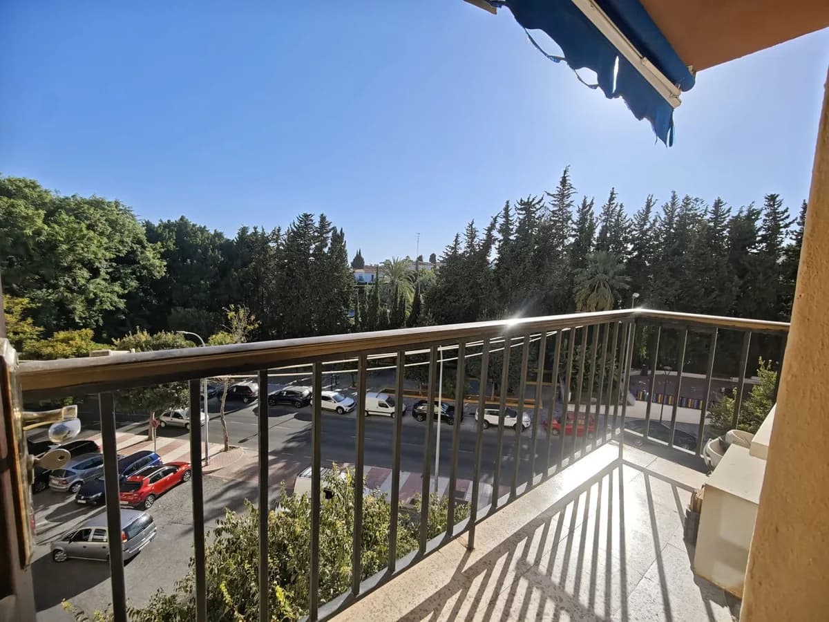 3 Bedroom Middle Floor Apartment for Sale in Marbella, Málaga