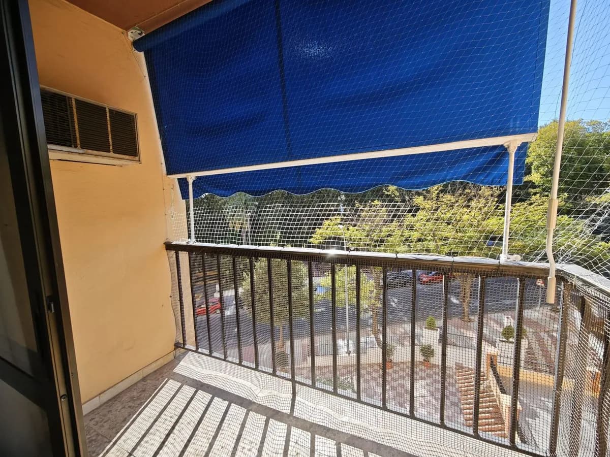 3 Bedroom Middle Floor Apartment for Sale in Marbella, Málaga - Image 6
