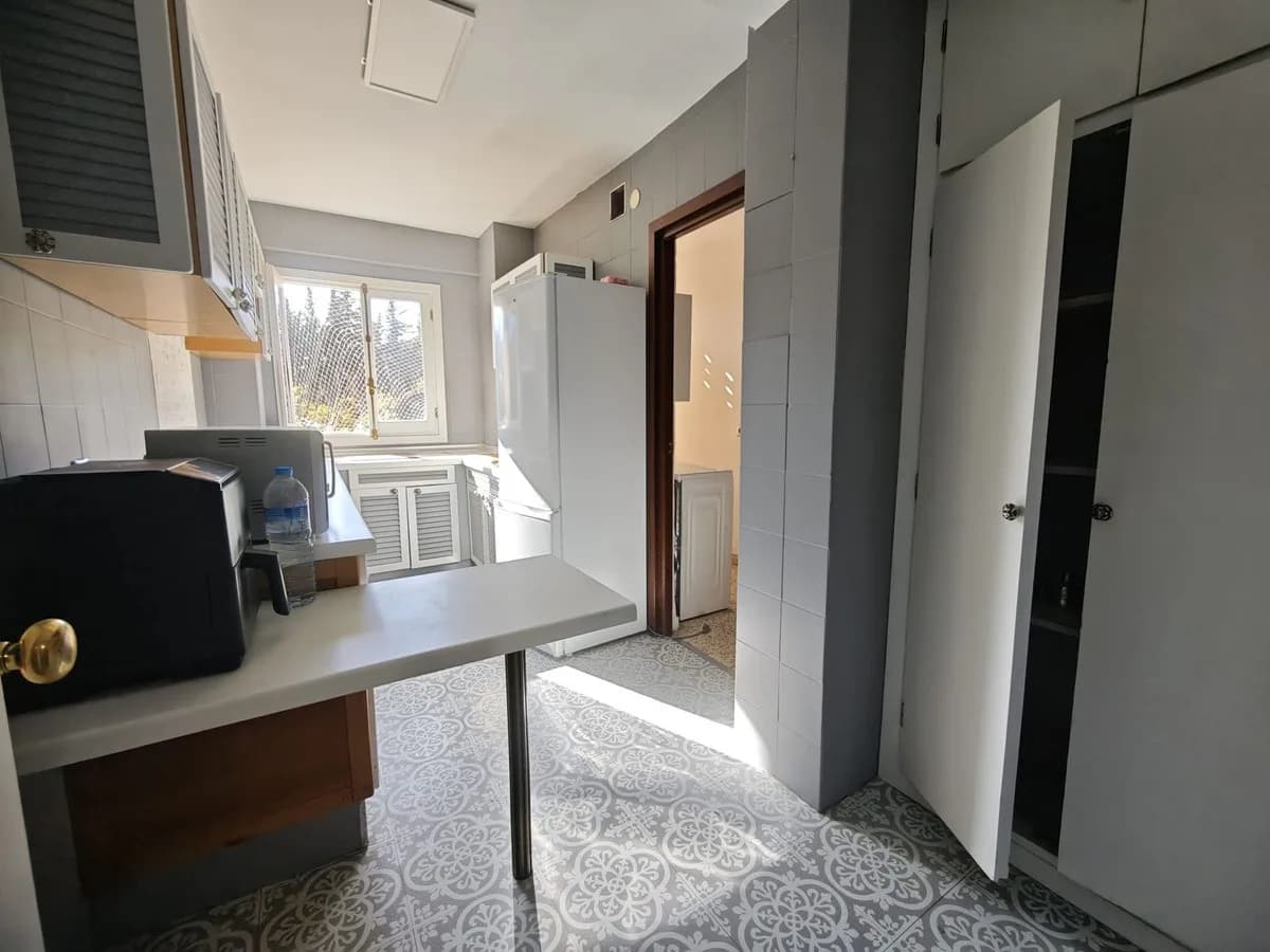 3 Bedroom Middle Floor Apartment for Sale in Marbella, Málaga - Image 8