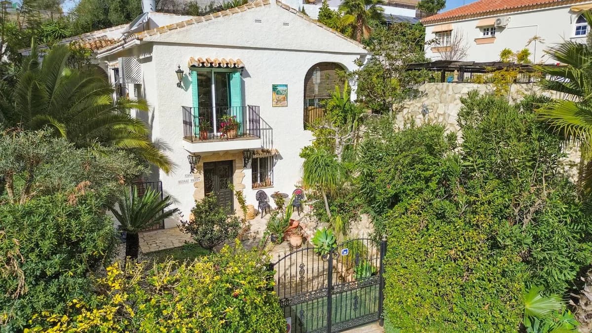 4 Bedroom Detached Villa for Sale in Mijas, Málaga - Image 4