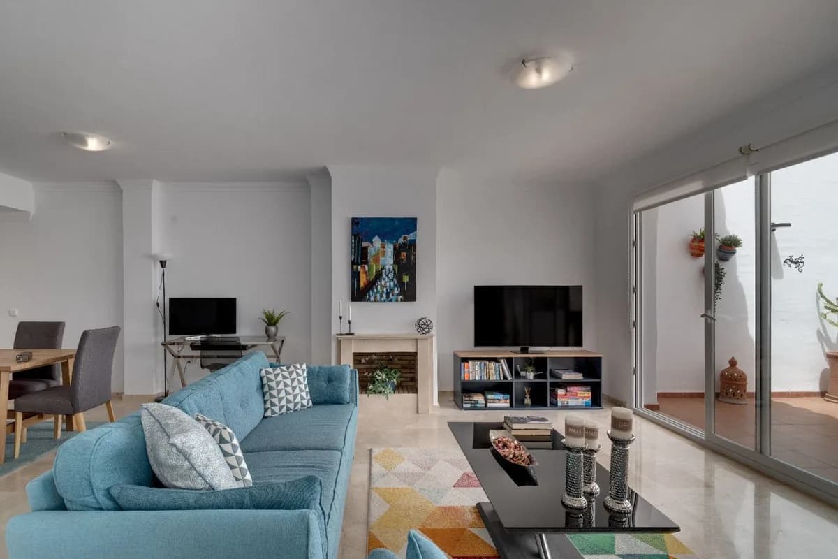 3 Bedroom Middle Floor Apartment for Sale in La Mairena, Málaga