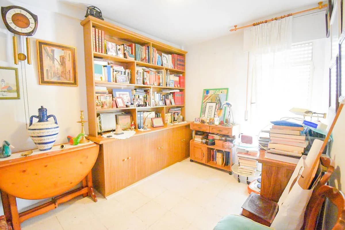 3 Bedroom Middle Floor Apartment for Sale in Fuengirola, Málaga - Image 8