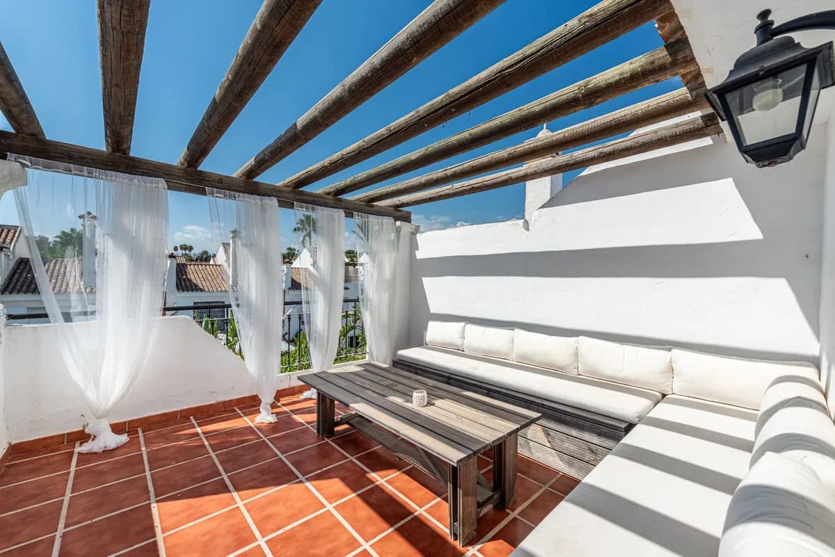 4 Bedroom Townhouse for Sale in Nueva Andalucía, Málaga