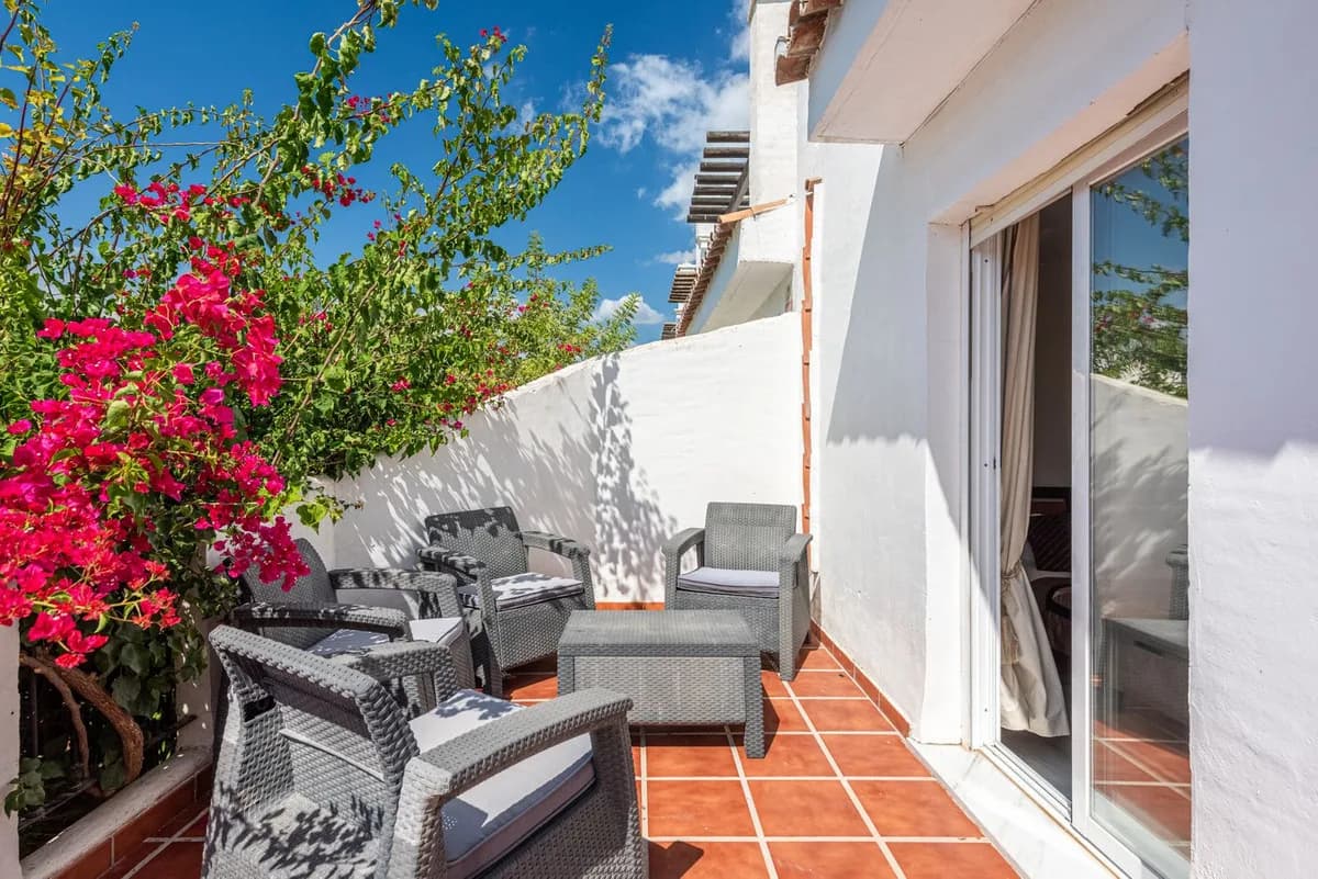 4 Bedroom Townhouse for Sale in Nueva Andalucía, Málaga - Image 4