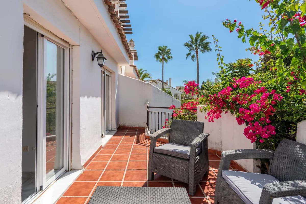 4 Bedroom Townhouse for Sale in Nueva Andalucía, Málaga - Image 5