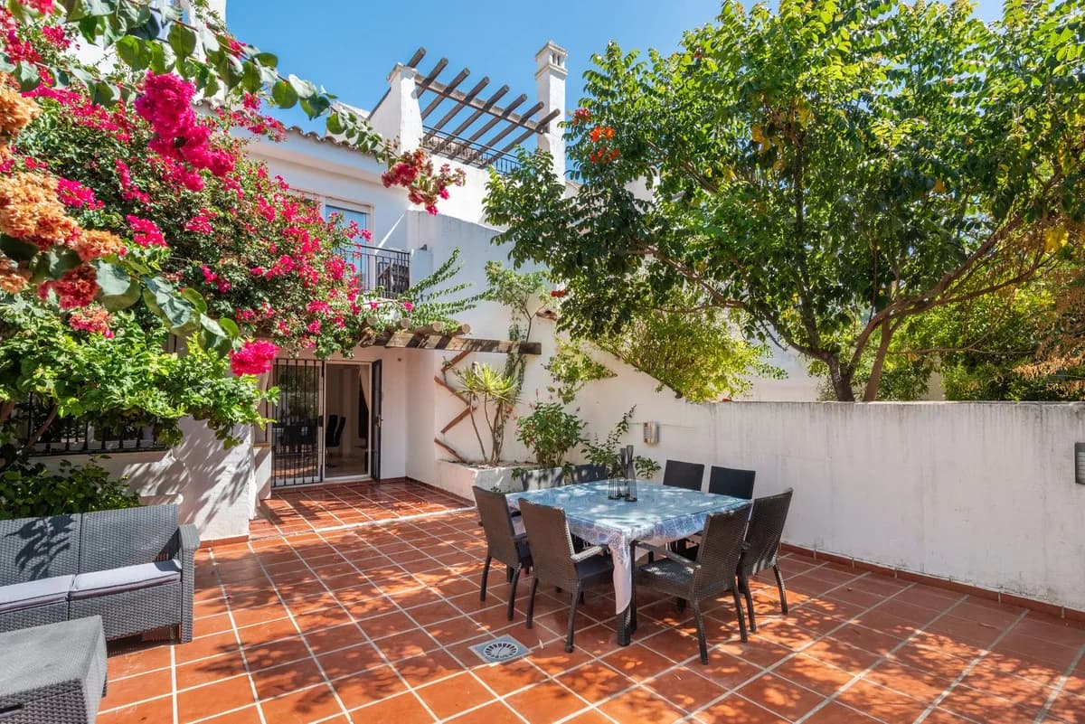 4 Bedroom Townhouse for Sale in Nueva Andalucía, Málaga - Image 6