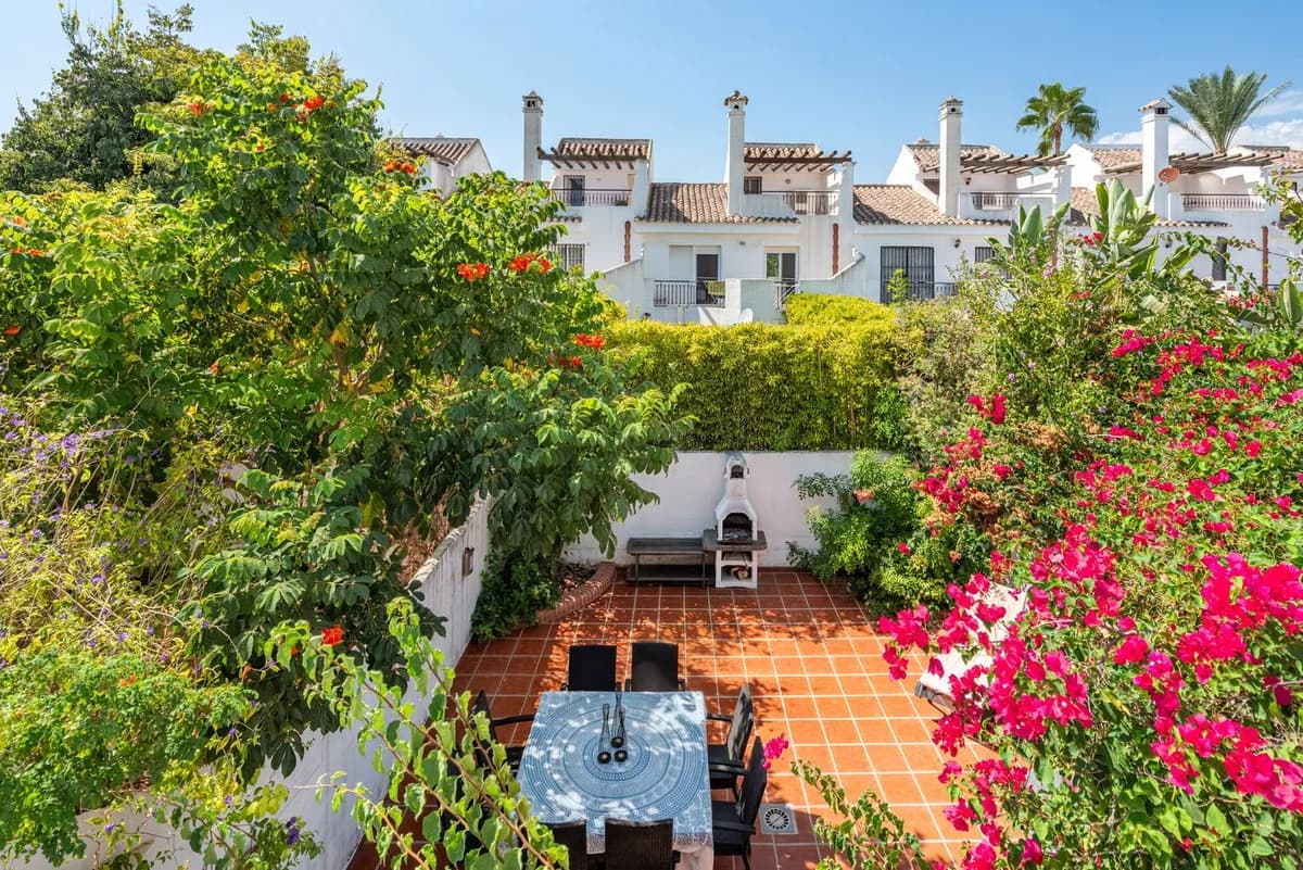 4 Bedroom Townhouse for Sale in Nueva Andalucía, Málaga - Image 8