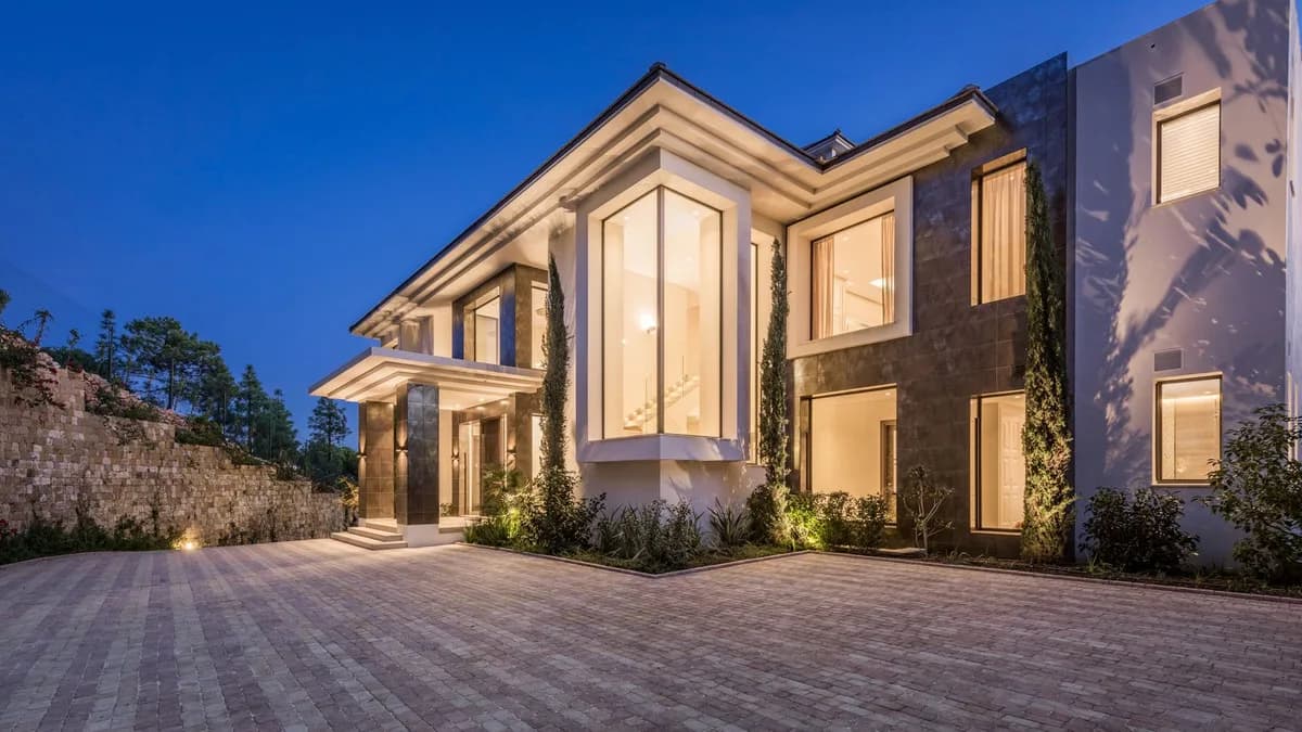 9 Bedroom Detached Villa for Sale in Benahavís, Málaga - Image 3