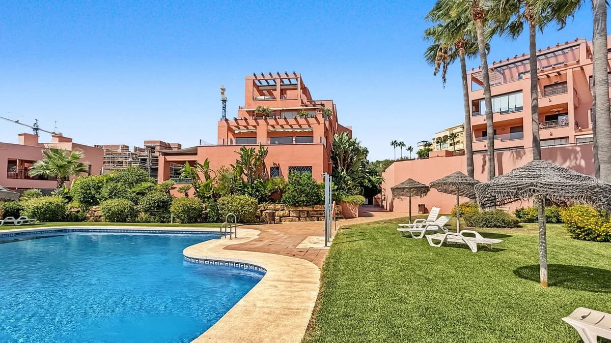 2 Bedroom Middle Floor Apartment for Sale in Mijas Costa, Málaga