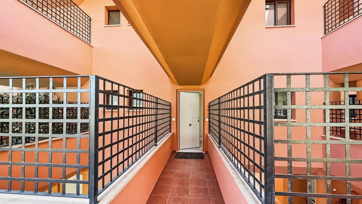 2 Bedroom Middle Floor Apartment for Sale in Mijas Costa, Málaga - Image 4
