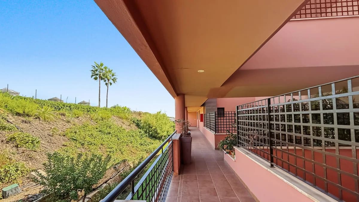 2 Bedroom Middle Floor Apartment for Sale in Mijas Costa, Málaga - Image 6