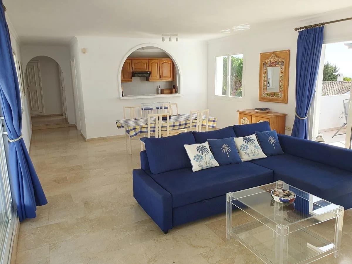 2 Bedroom Penthouse for Sale in El Paraiso, Málaga