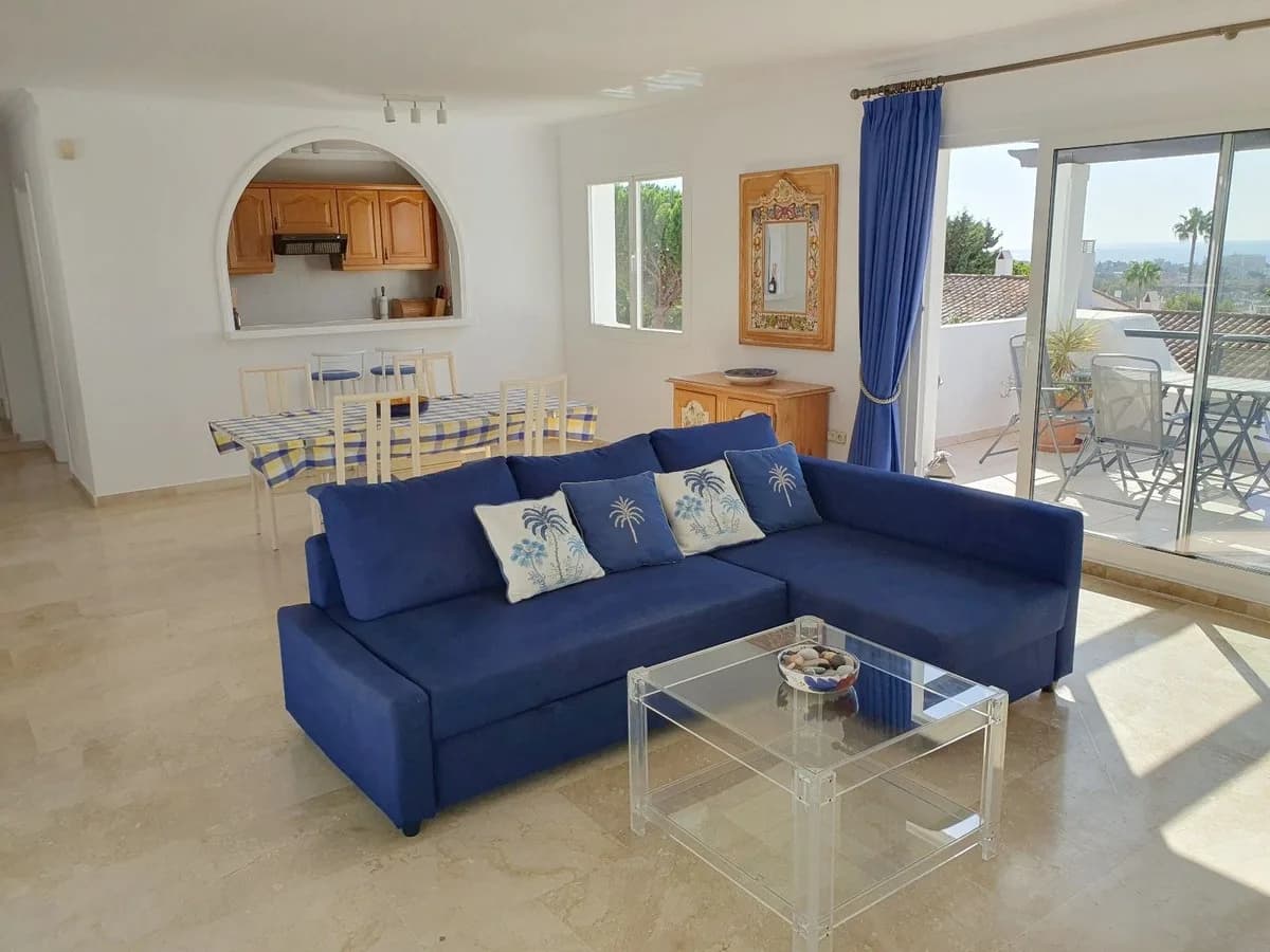 2 Bedroom Penthouse for Sale in El Paraiso, Málaga - Image 2