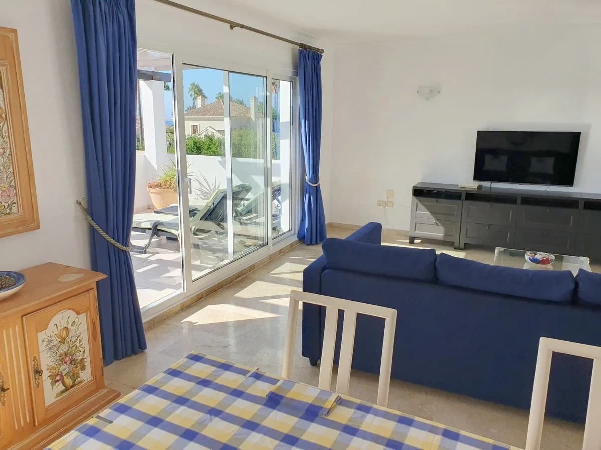 2 Bedroom Penthouse for Sale in El Paraiso, Málaga - Image 5