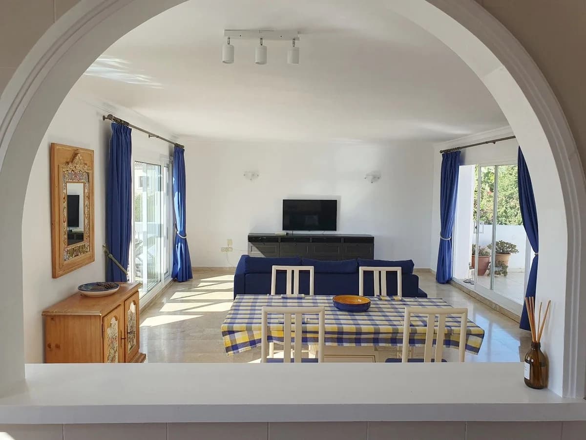 2 Bedroom Penthouse for Sale in El Paraiso, Málaga - Image 7