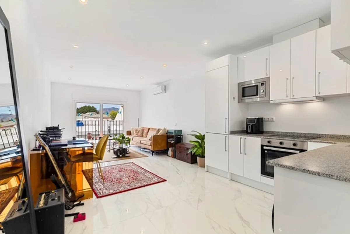 2 Bedroom Ground Floor Apartment for Sale in Marbella, Málaga - Image 4