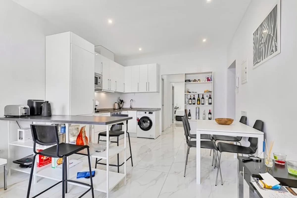 2 Bedroom Ground Floor Apartment for Sale in Marbella, Málaga - Image 7