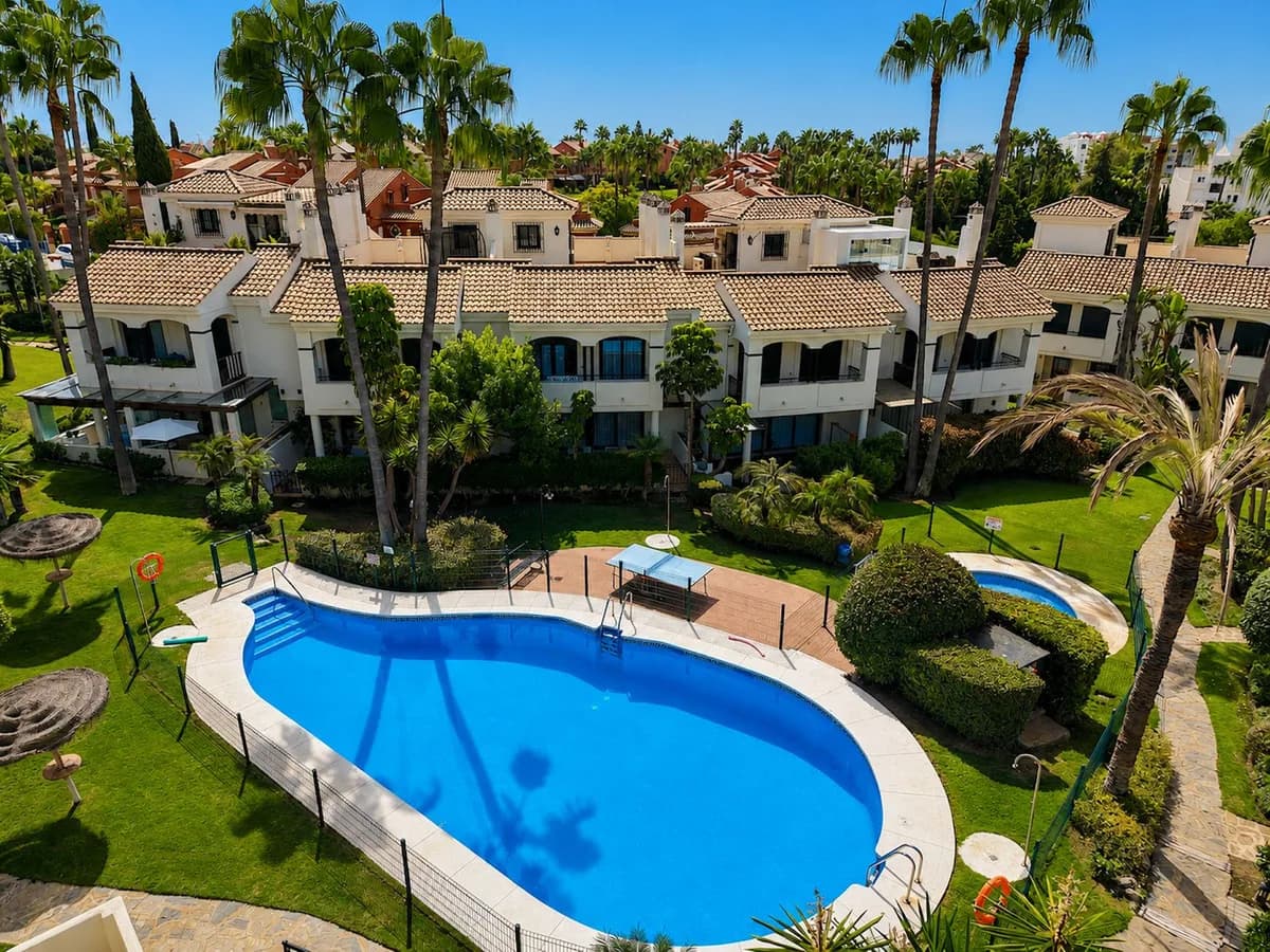 4 Bedroom Townhouse for Sale in Estepona, Málaga - Image 2