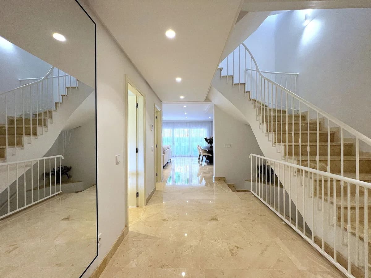 4 Bedroom Townhouse for Sale in Estepona, Málaga - Image 3