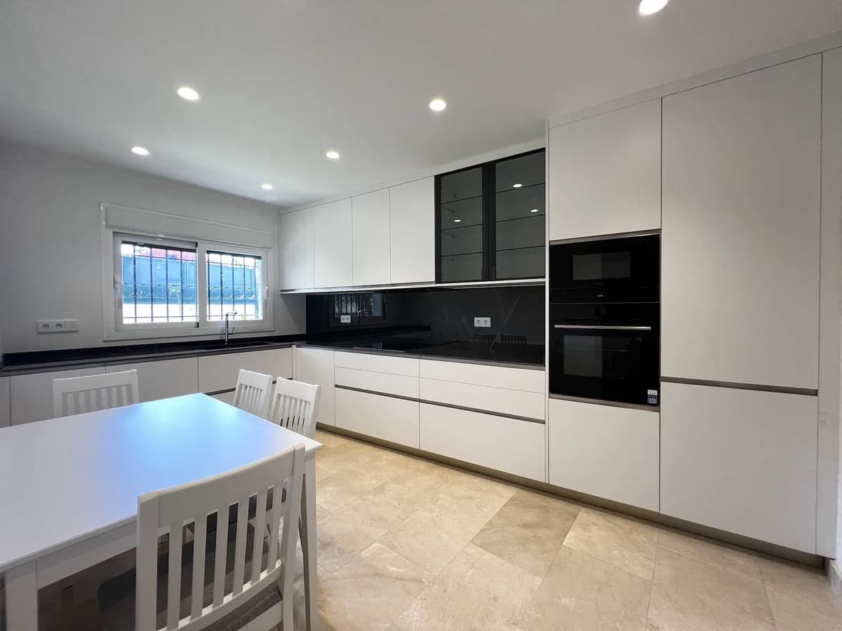 4 Bedroom Townhouse for Sale in Estepona, Málaga - Image 5