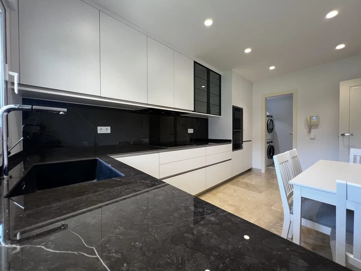 4 Bedroom Townhouse for Sale in Estepona, Málaga - Image 7