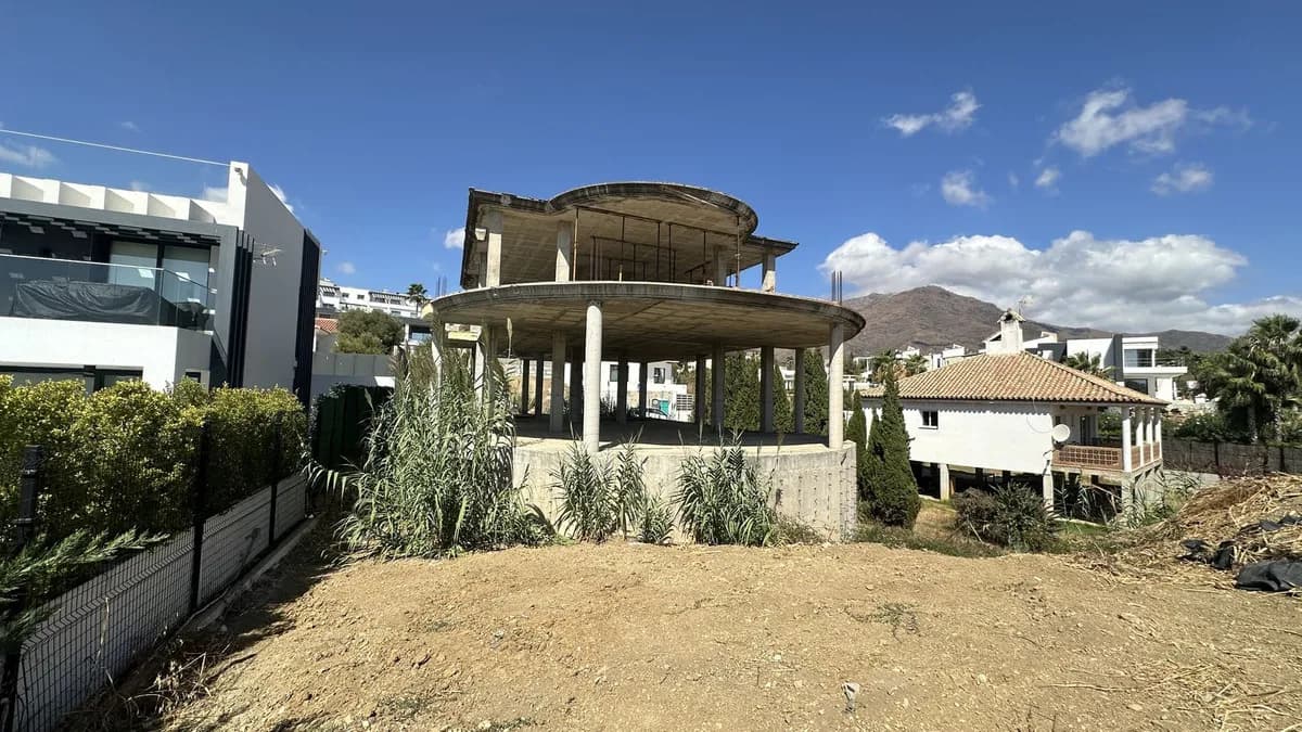 5 Bedroom Detached Villa for Sale in Valle Romano, Málaga