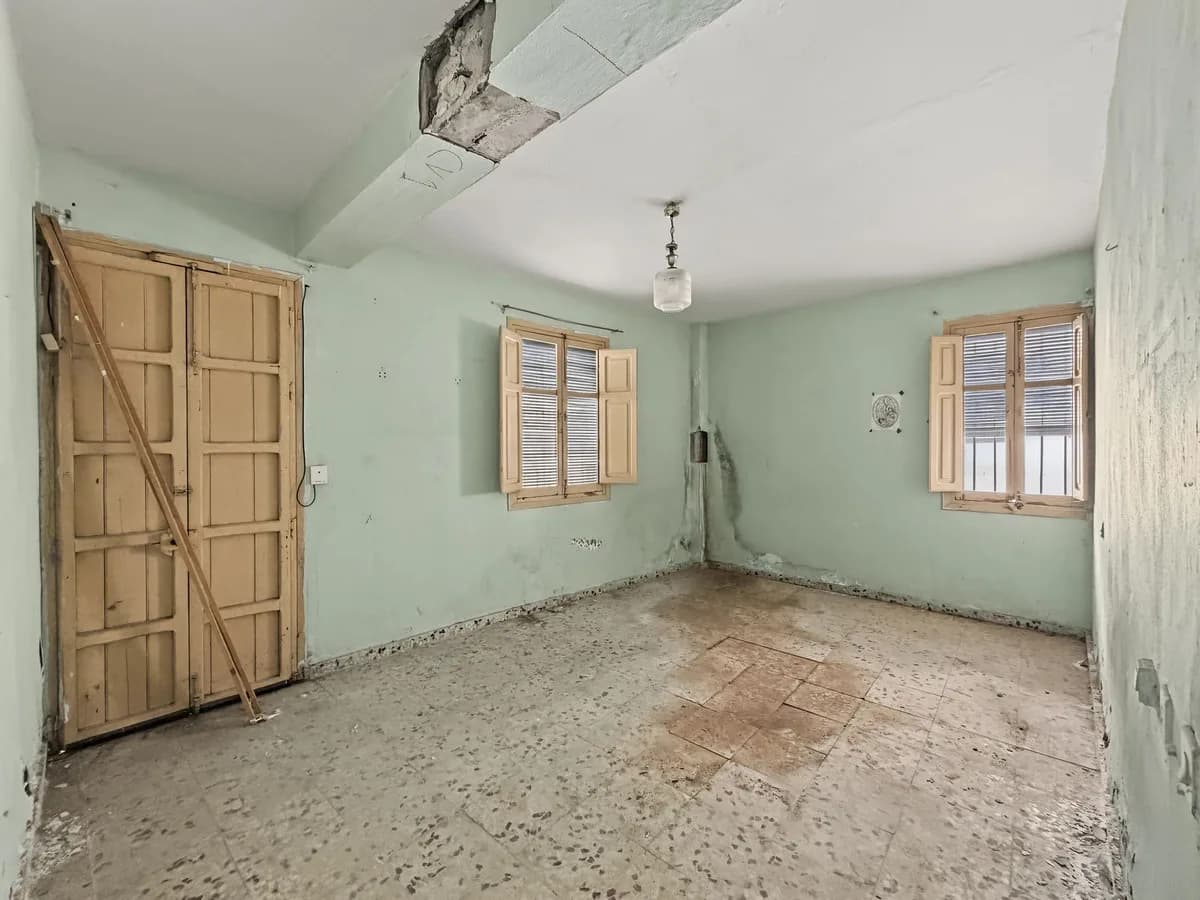 8 Bedroom Semi-Detached House for Sale in Estepona, Málaga - Image 4