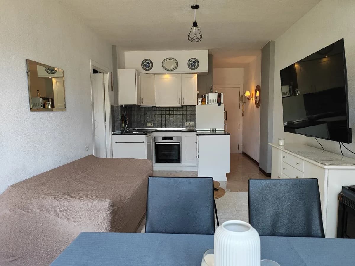 1 Bedroom Middle Floor Apartment for Sale in Fuengirola, Málaga - Image 6