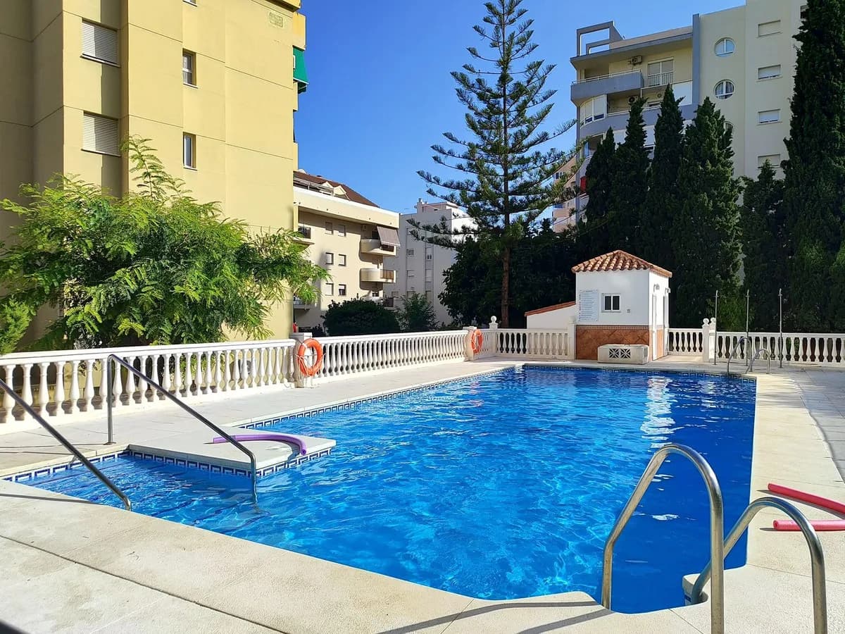 2 Bedroom Middle Floor Apartment for Sale in Fuengirola, Málaga