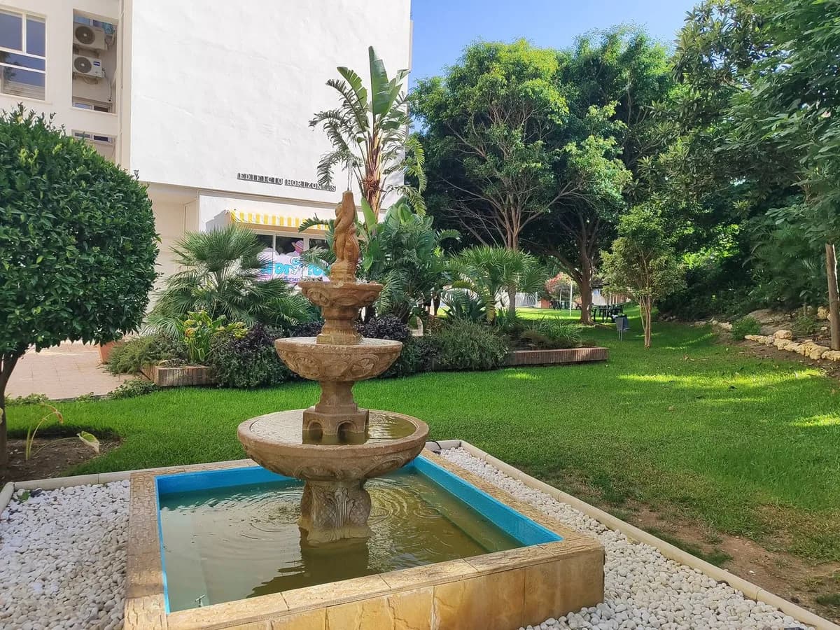 2 Bedroom Middle Floor Apartment for Sale in Fuengirola, Málaga - Image 6