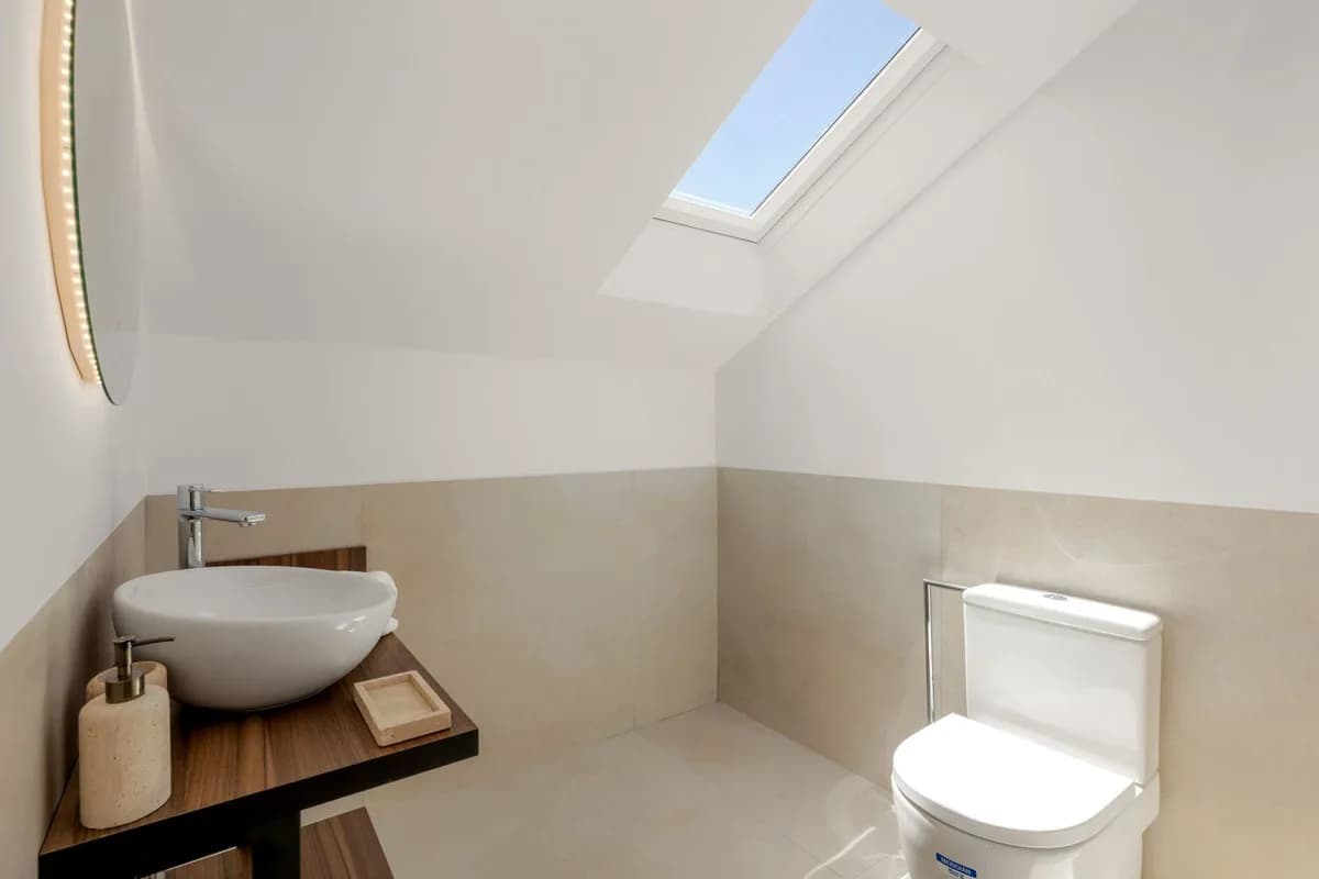 3 Bedroom Top Floor Apartment for Sale in Nueva Andalucía, Málaga - Image 7